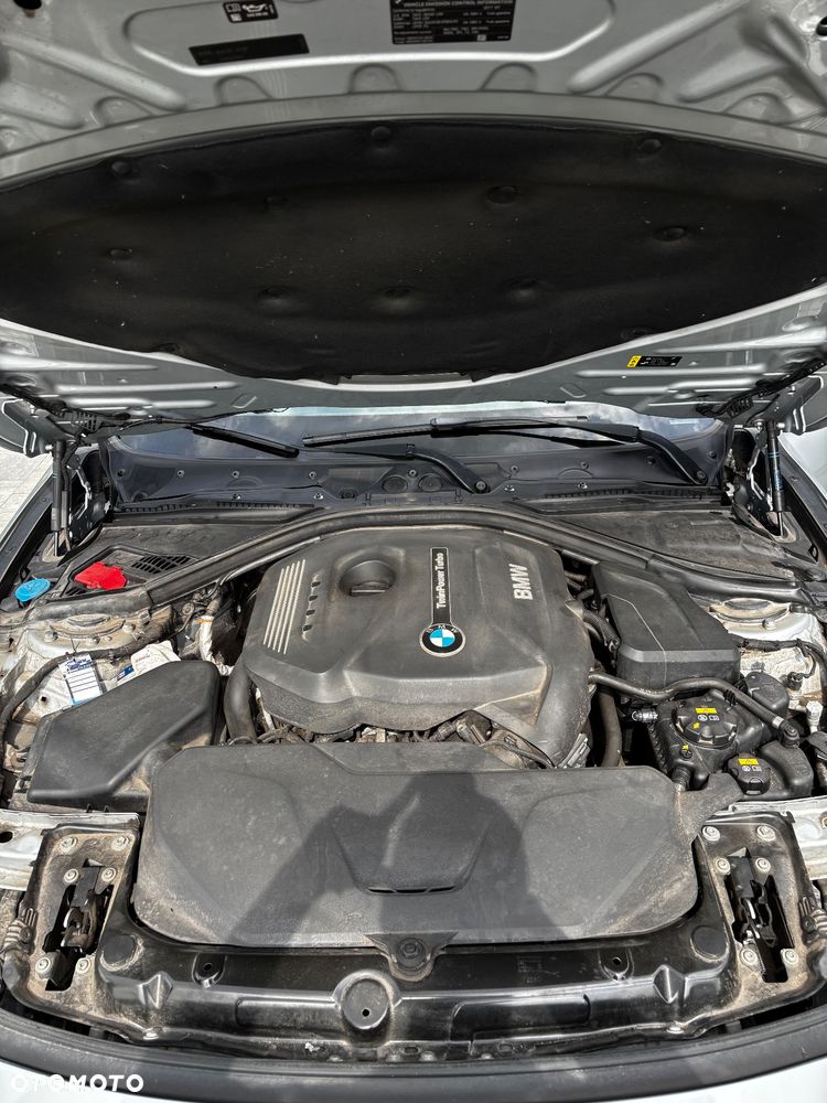 BMW Seria 3 330i Sport Line - 22