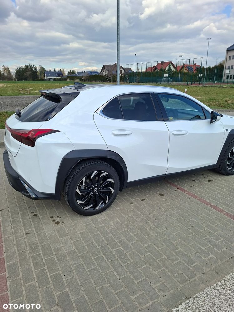 Lexus UX - 5