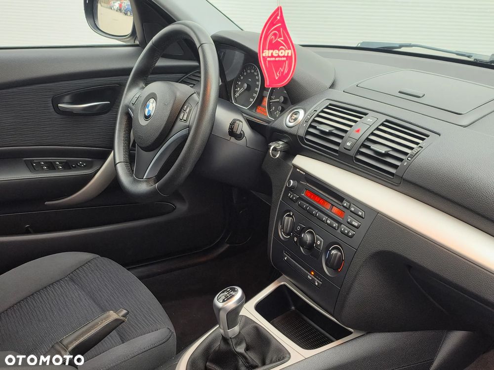BMW Seria 1 2011 photo 2