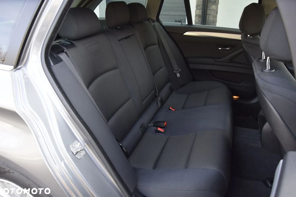 BMW Seria 5 520d xDrive - 7