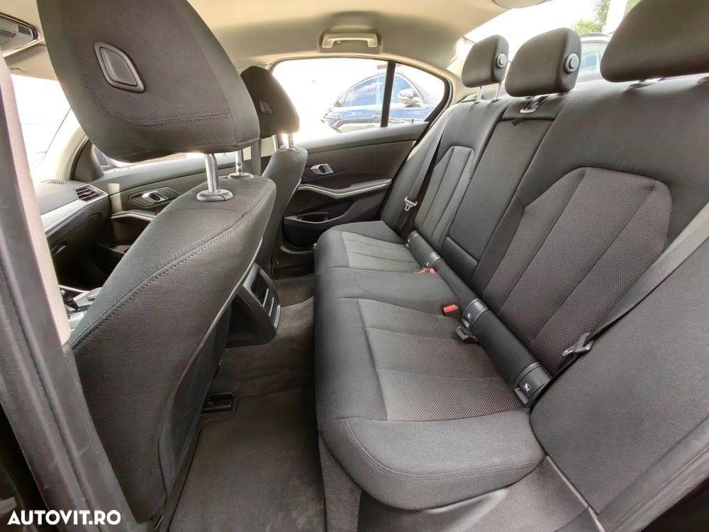 BMW 3 Series 2022 — imagine 18