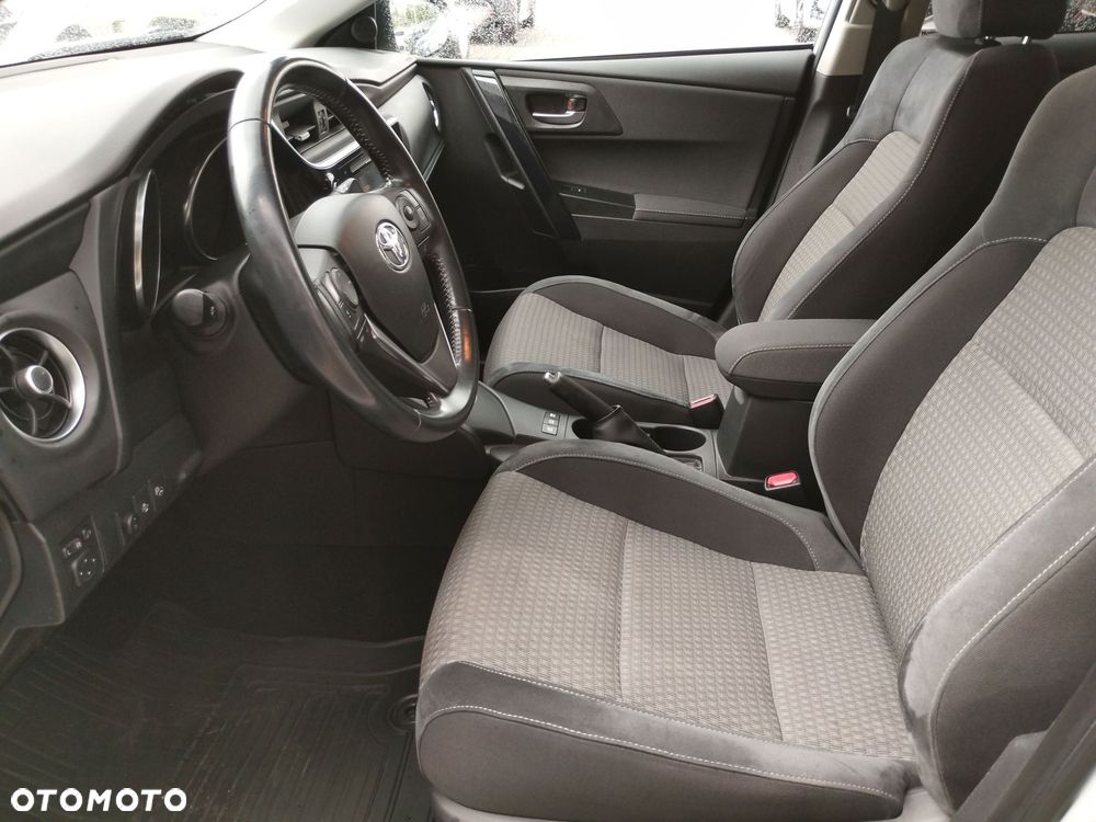 Toyota Auris Hybrid 135 Premium - 16