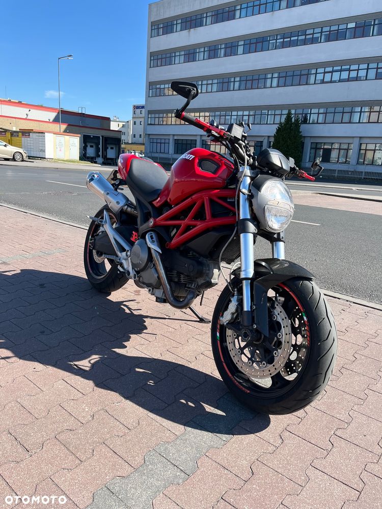 Ducati 696 - 2