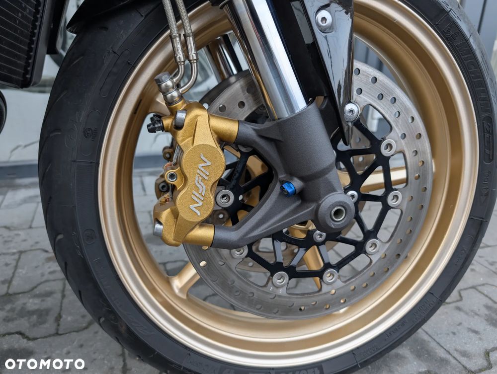 Triumph Street Triple - 18