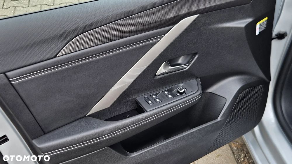 Opel Astra 1.2 T GS S&S - 15