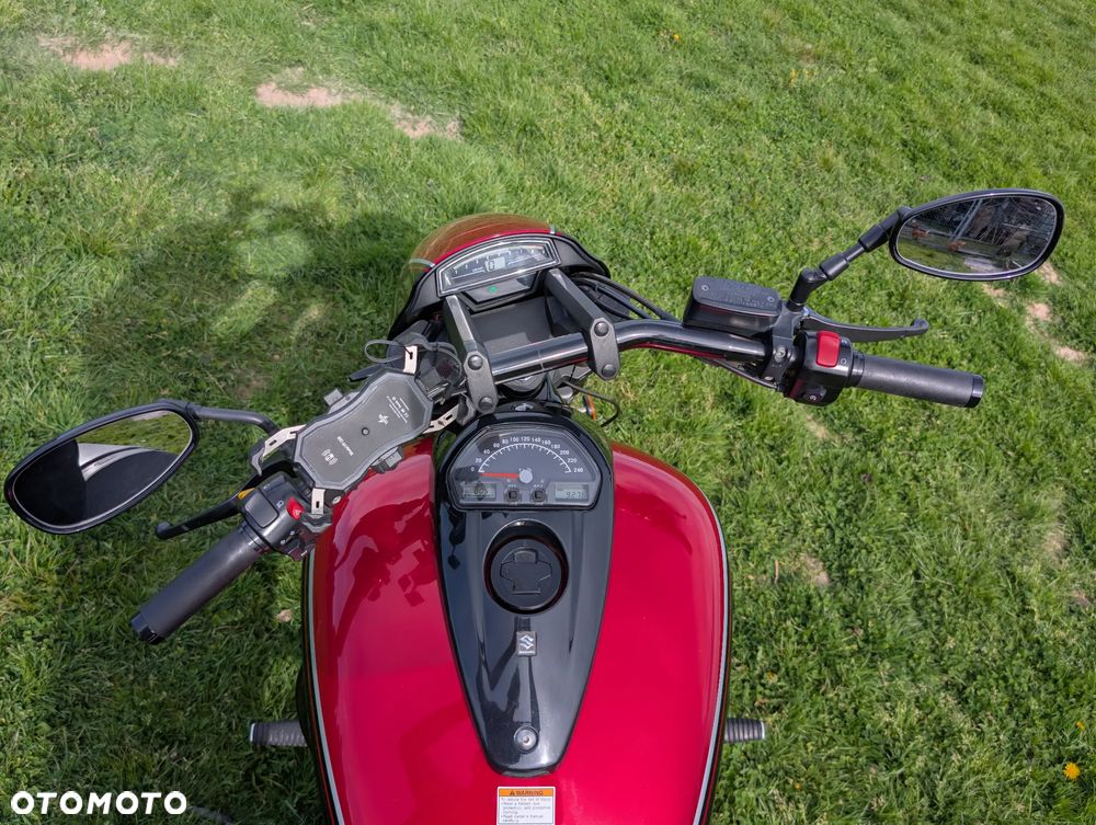 Suzuki Intruder - 8