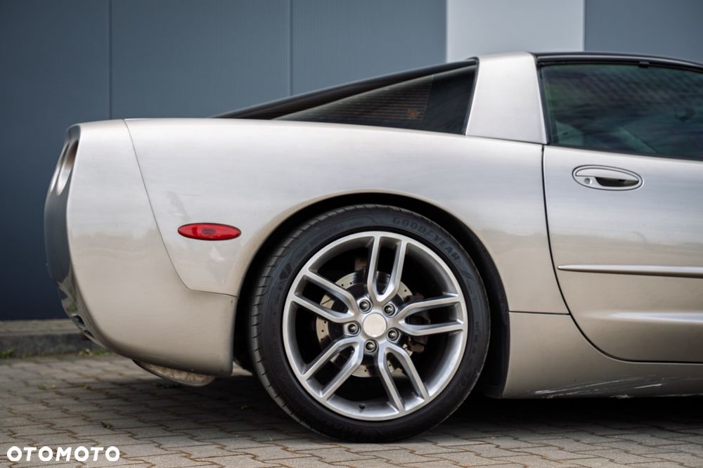 Chevrolet Corvette - 20