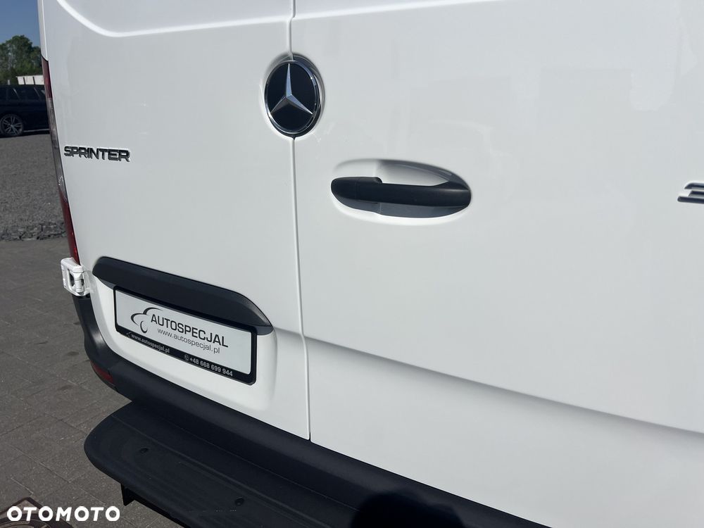 Mercedes-Benz Sprinter - 11