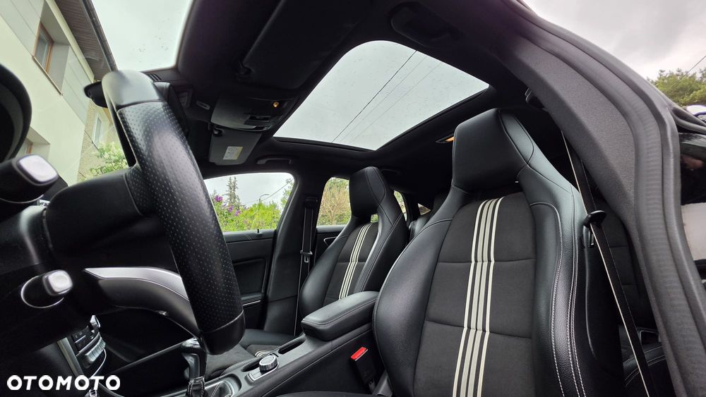 Mercedes-Benz CLA 180 AMG Line - 3