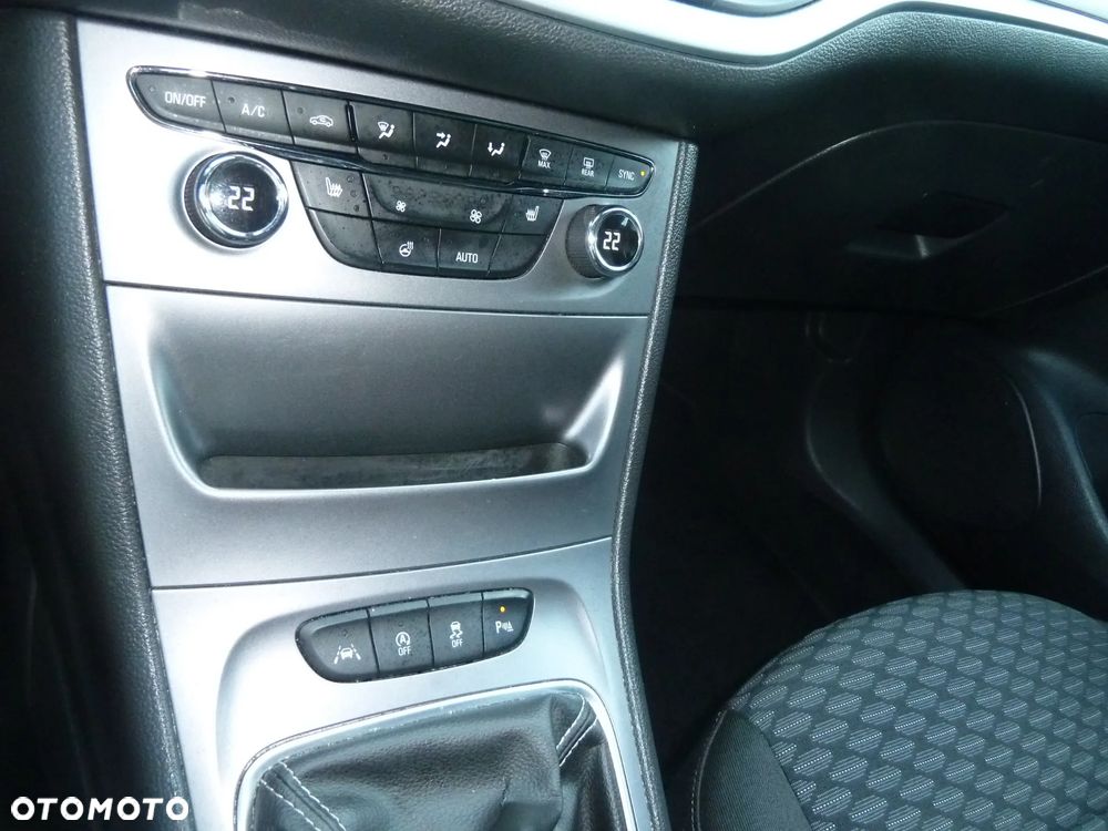 Opel Astra 1.4 Turbo Innovation - 11