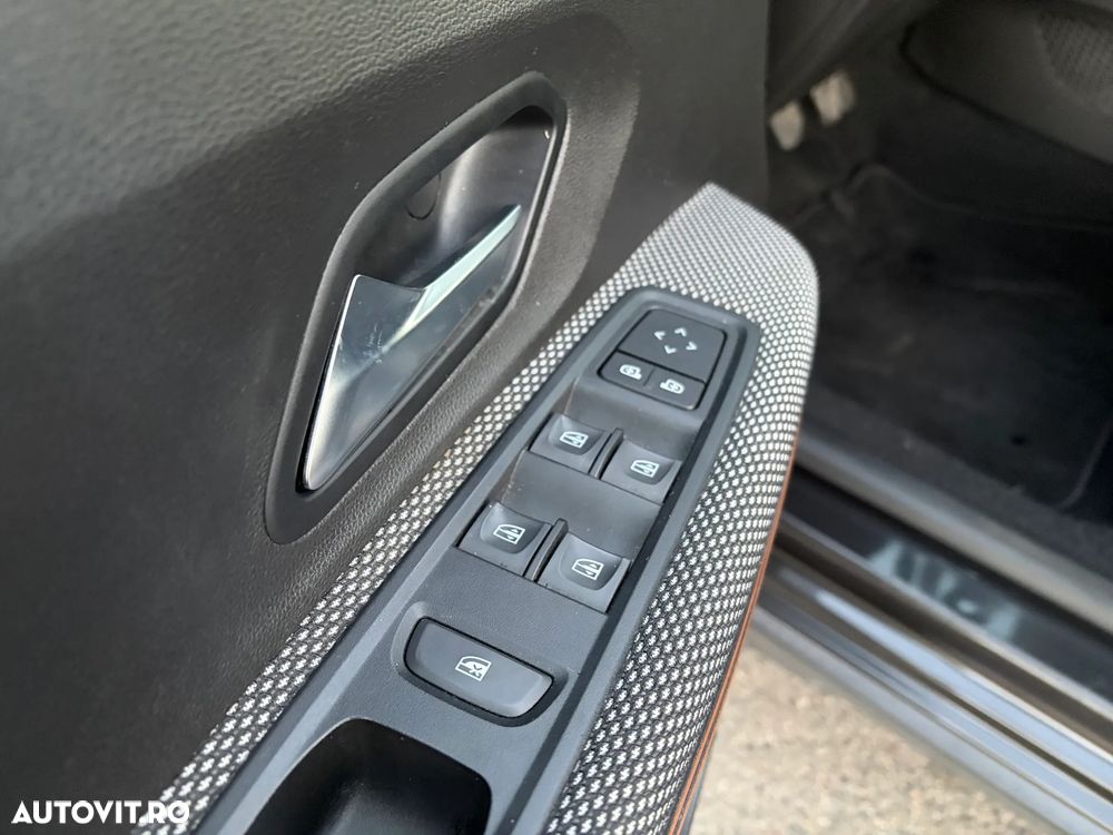 Dacia Sandero Stepway TCe 100 Celebration - 22