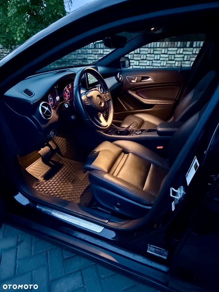 Mercedes-Benz GLA 250 4Matic 7G-DCT - 7
