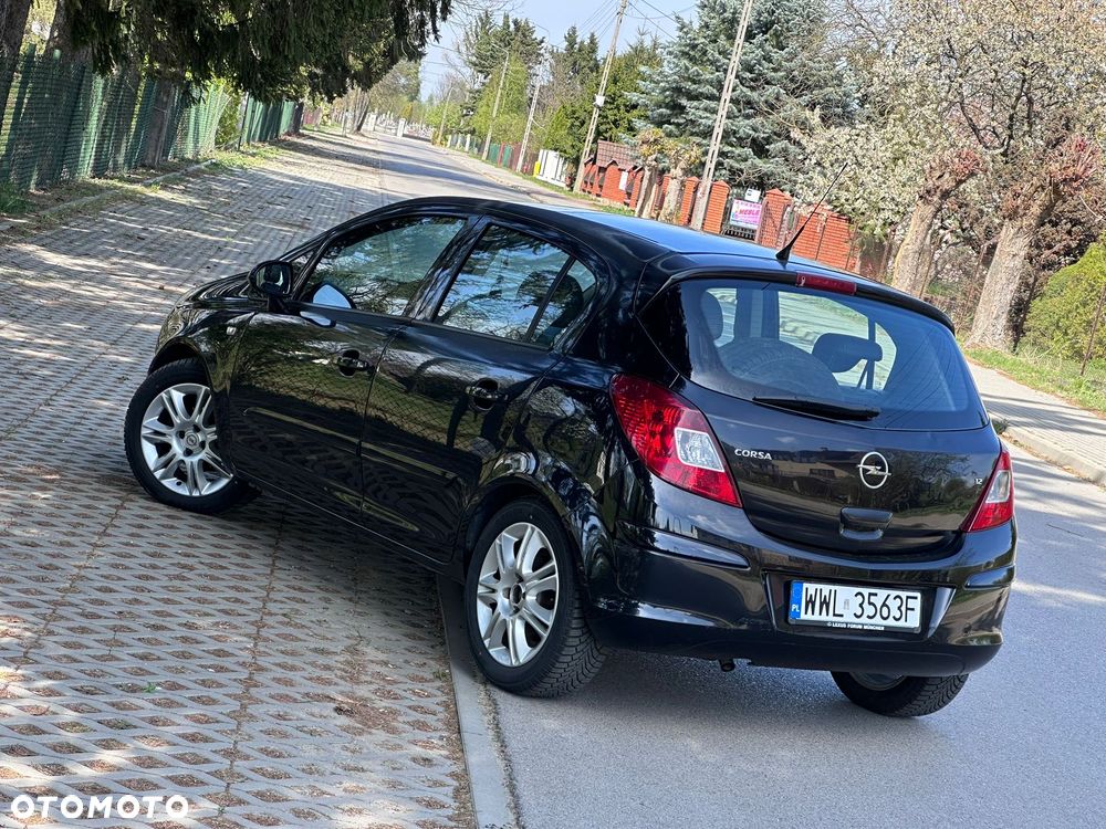 Opel Corsa 1.2 16V Essentia - 2