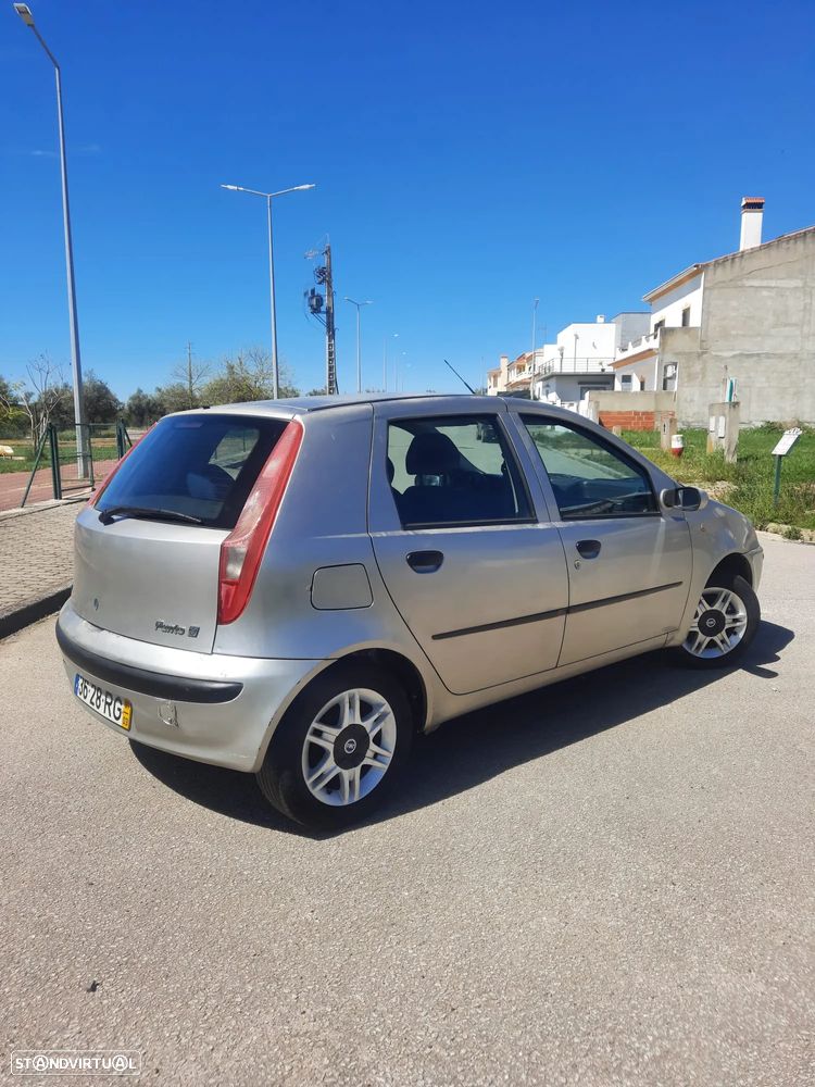 Fiat Punto 1.2 16V HLX - 2