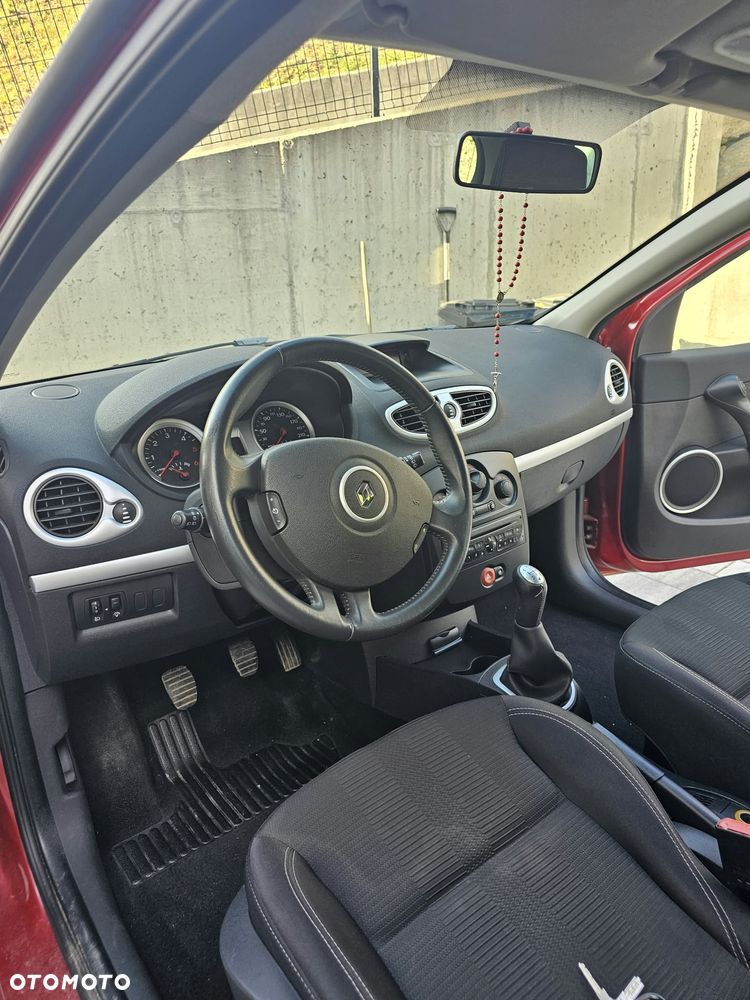 Renault Clio - 10