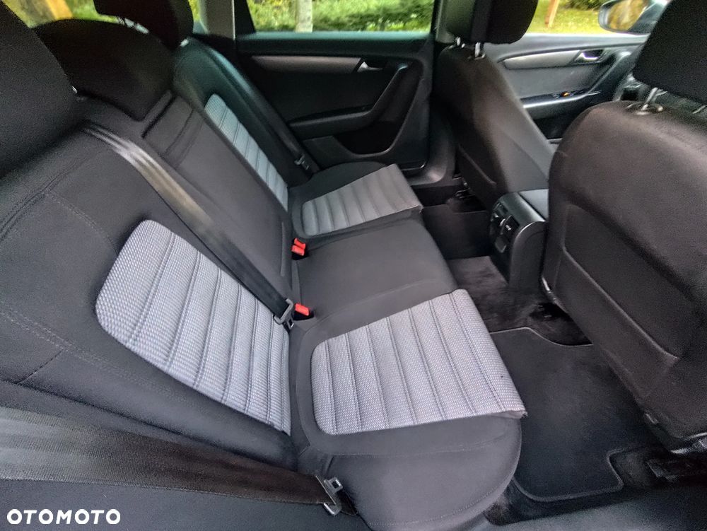 Volkswagen Passat 2.0 TDI Comfortline - 19