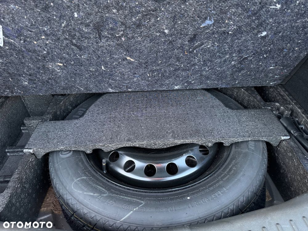 Ford Kuga 2.5 4x4 Titanium - 36