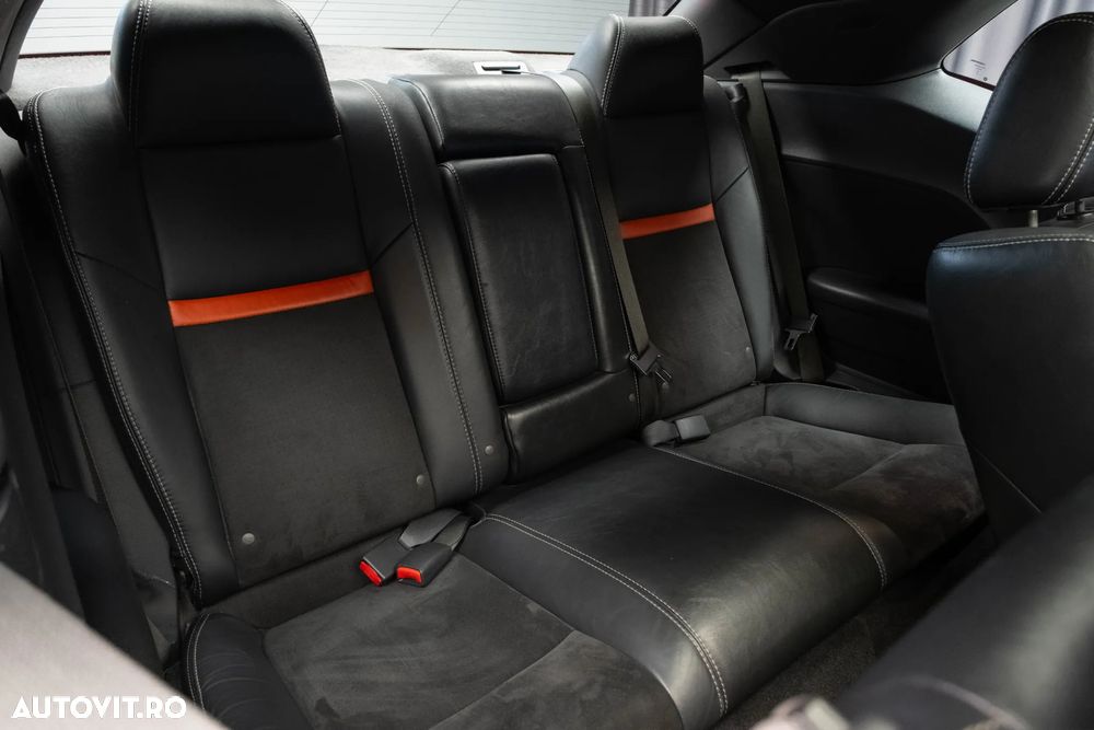 Dodge Challenger - 34