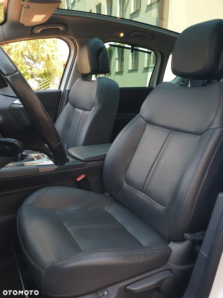 Peugeot 3008 HDi 150 Allure - 8