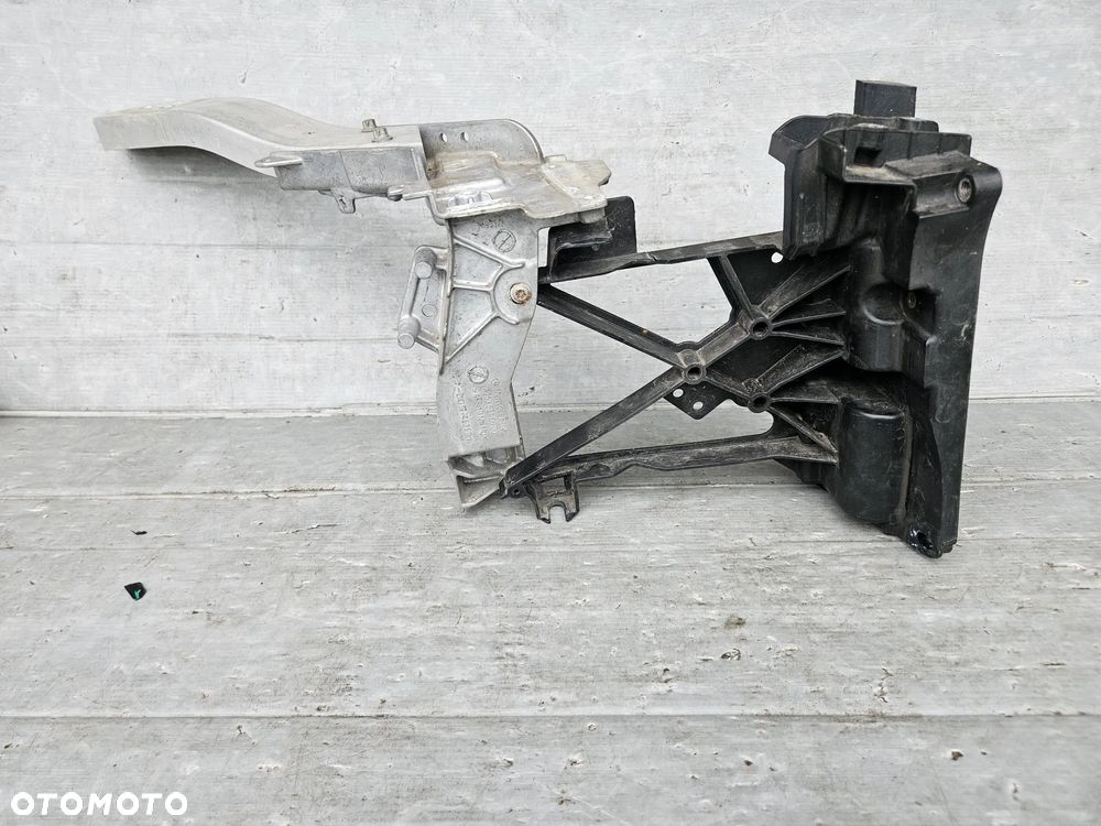 W253 W213 GLC wspornik pasa prawy