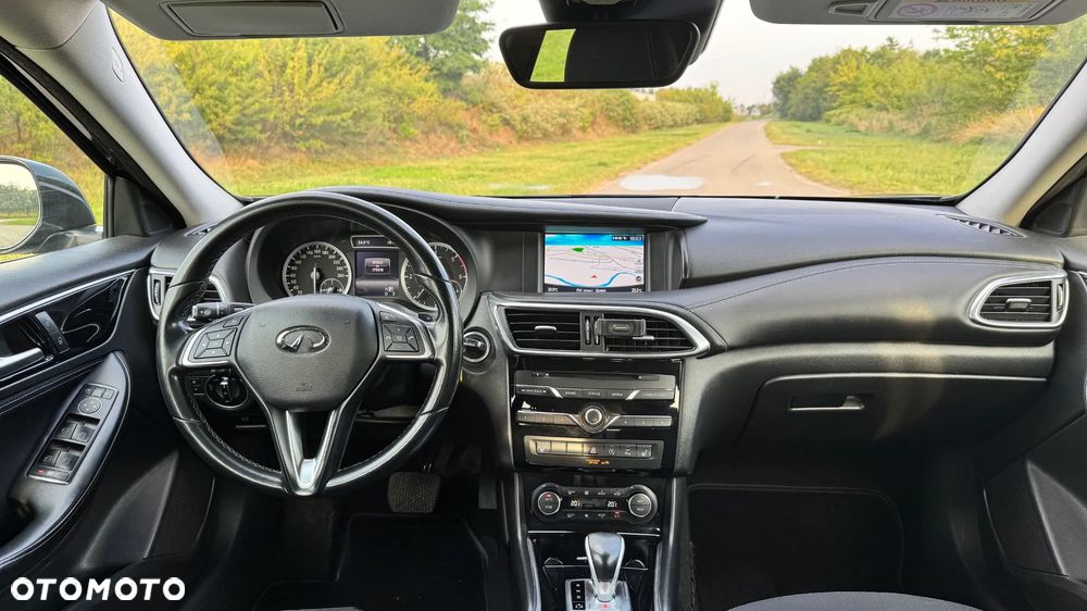 Infiniti Q30 1.5d Premium City Black 7DCT - 6