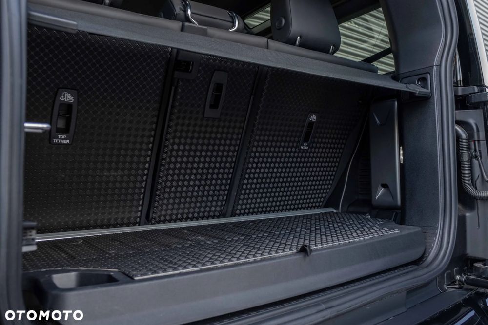 Land Rover Defender 90 D250 X-Dynamic SE - 14