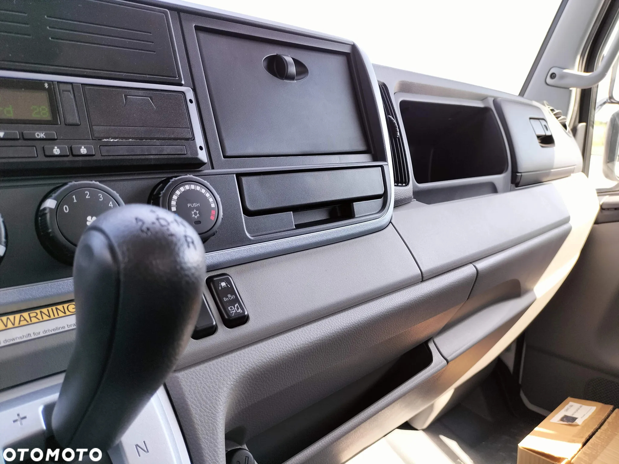 FUSO Canter 9C18 AMT - 13