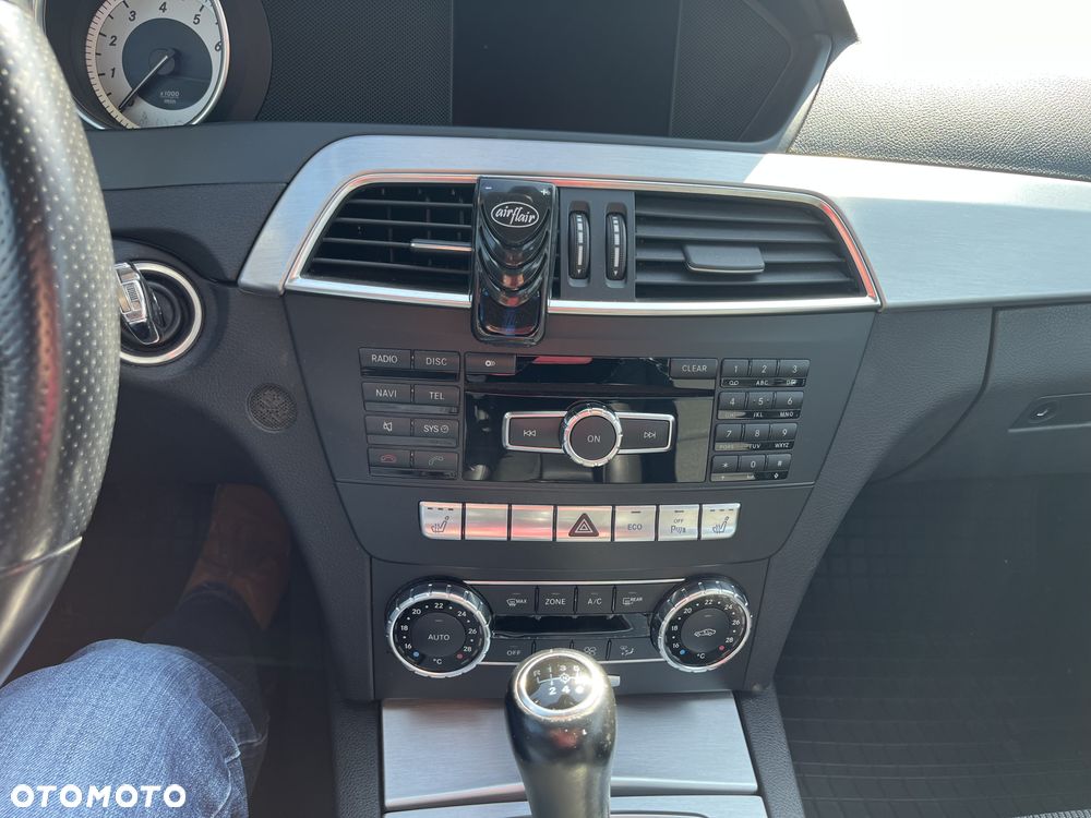 Mercedes-Benz Klasa C 180 CGI BlueEff Avantgarde - 15