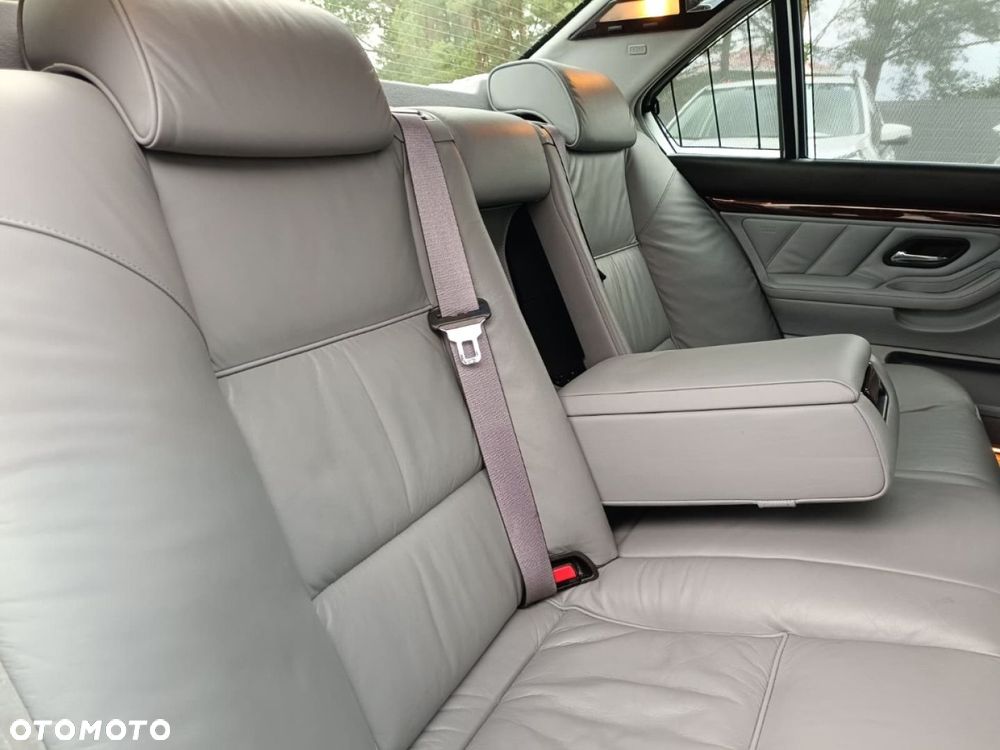BMW Seria 7 750i - 25