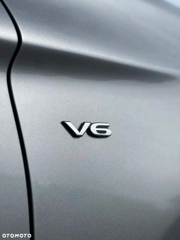 Mitsubishi Outlander - 2