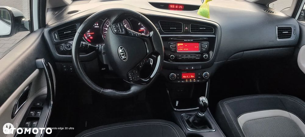 Kia Ceed - 11