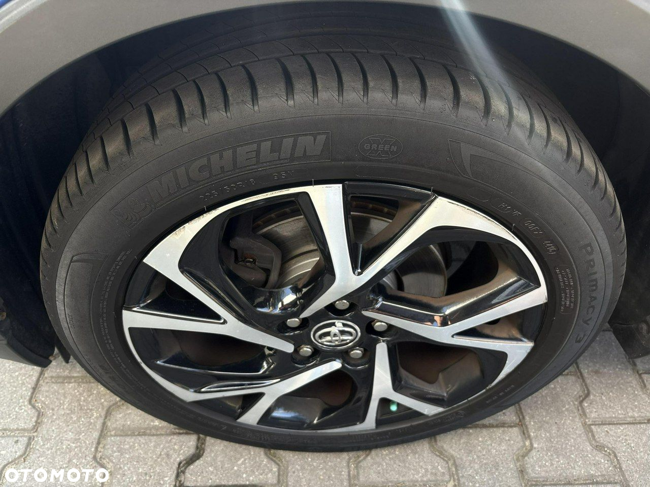 Toyota C-HR 1.2 T Dynamic - 32