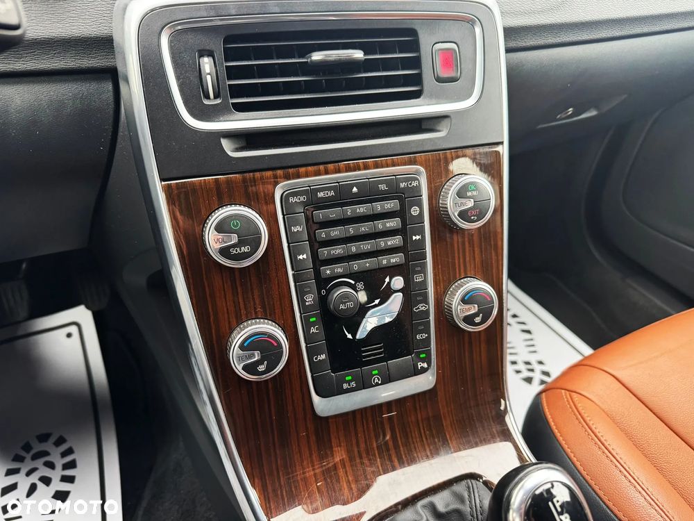 Volvo V60 D4 Geartronic Summum - 18