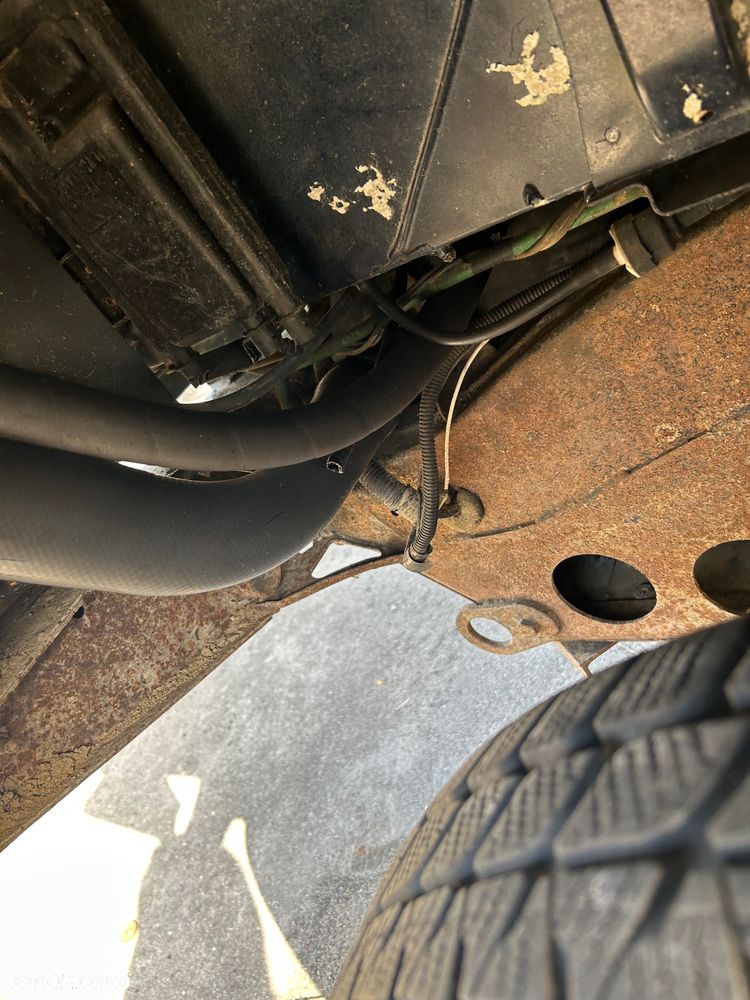 Land Rover Defender - 8