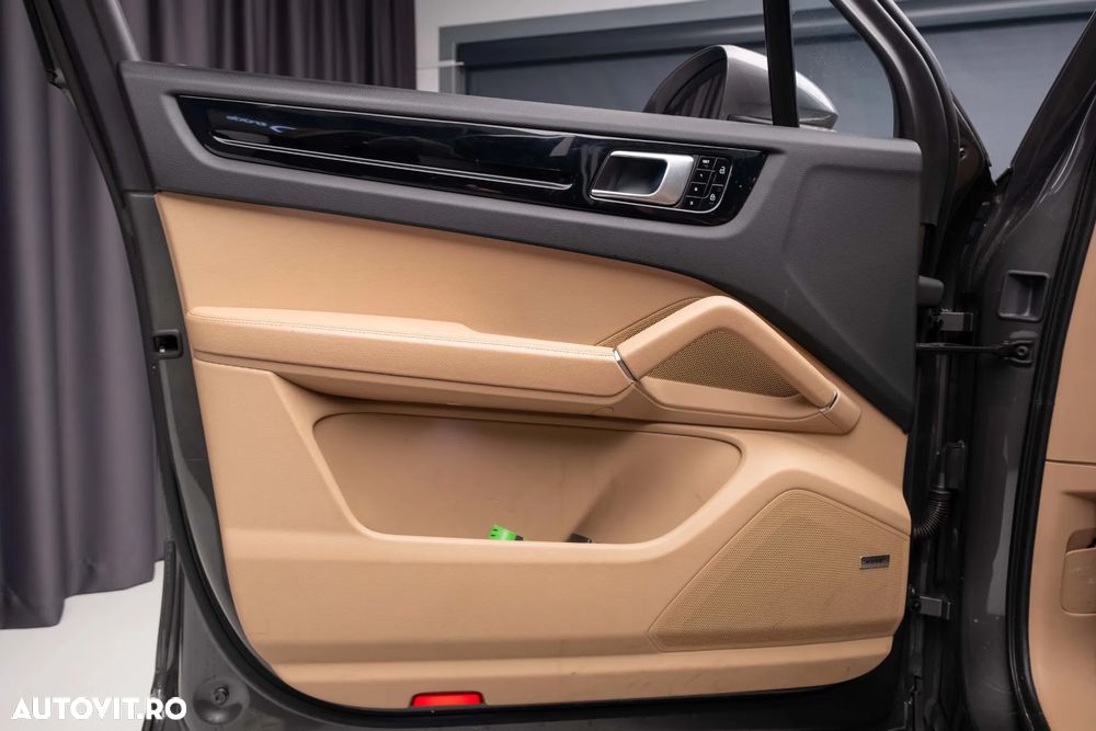 Porsche Cayenne Tiptronic S - 18