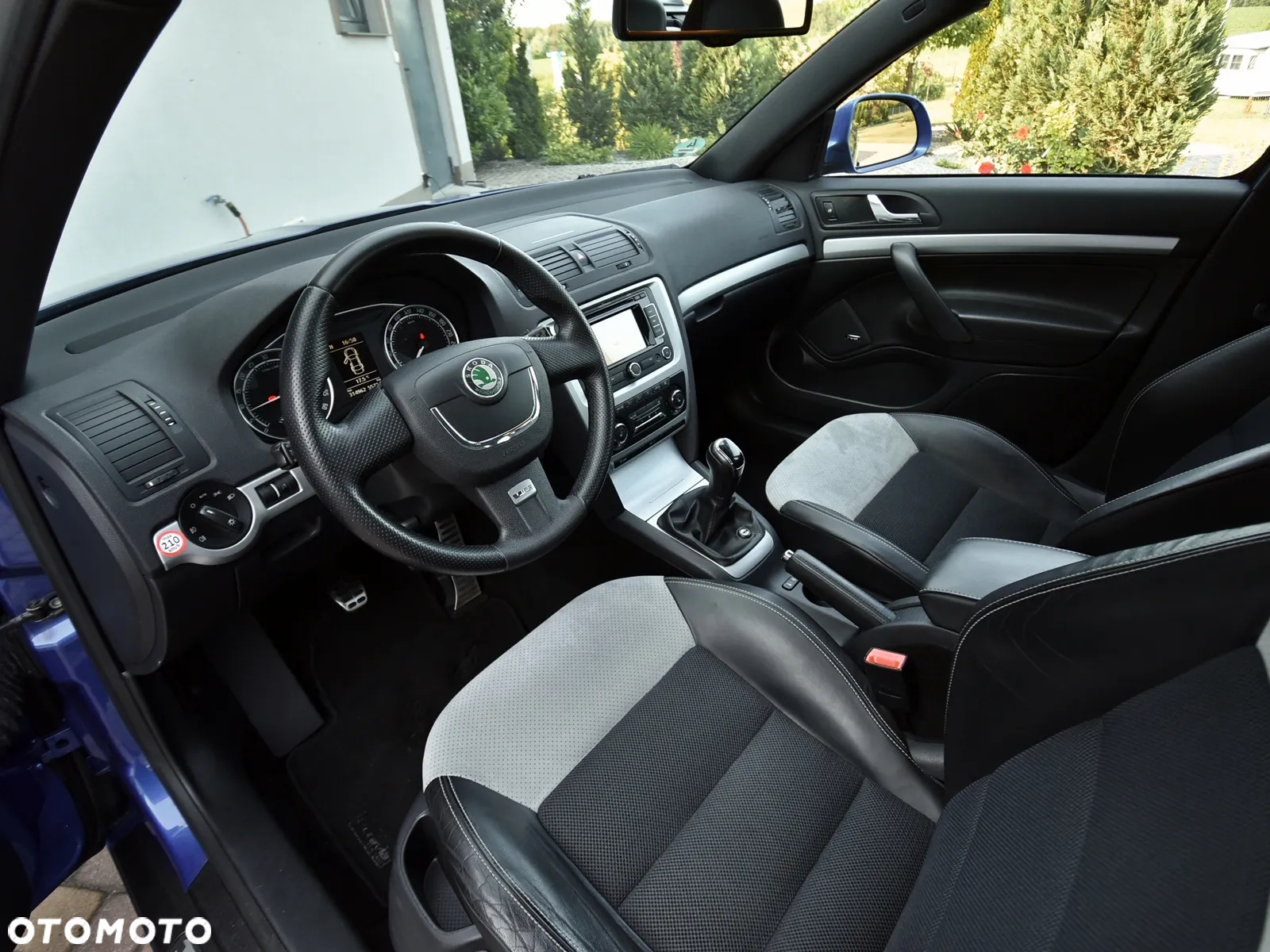 Skoda Octavia Combi 2.0 TDI DPF RS - 30