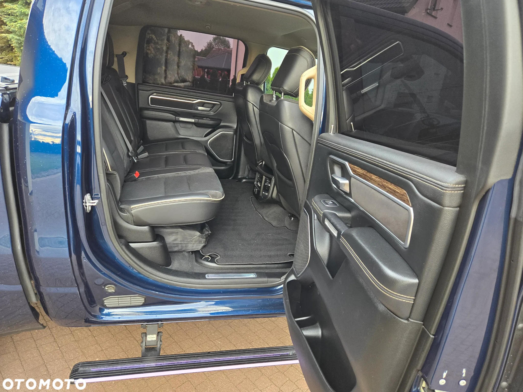 RAM 1500 Crew Cab MB Laramie - 24