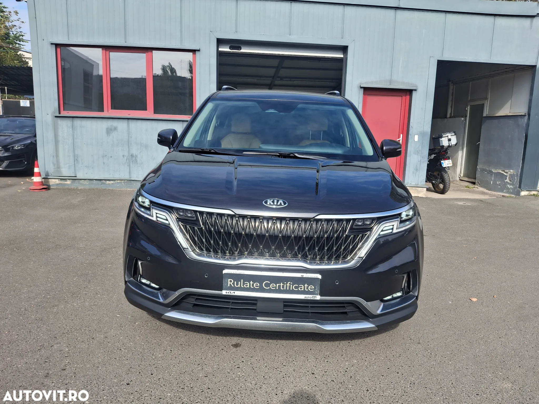 Kia Carnival - 11