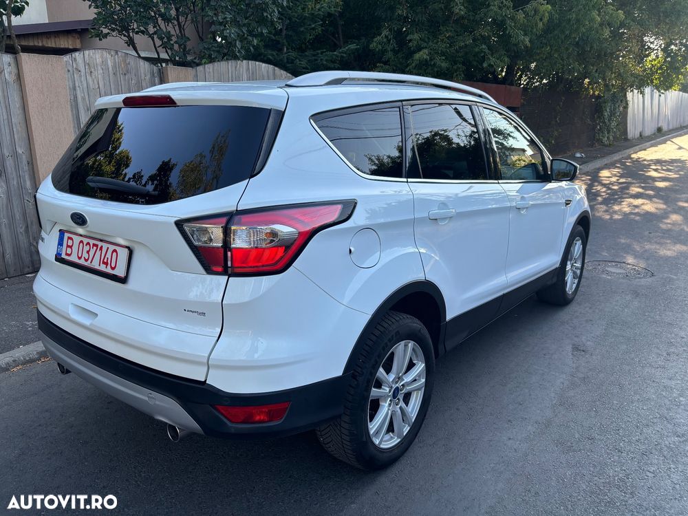 Ford Kuga 1.5 TDCi 2WD Powershift Titanium - 3