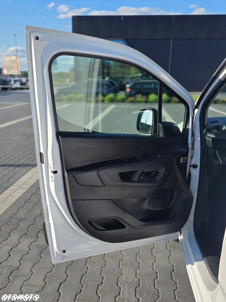 Toyota Proace City 2.0t 1.5 D-4d 100KM  3 OSOBOWA Furgon Blaszak BEZWYPADKOWA z Polskiego Salonu I Pierwszy i Jedyny Właściciel I Pełna Faktura Vat 23% - 18