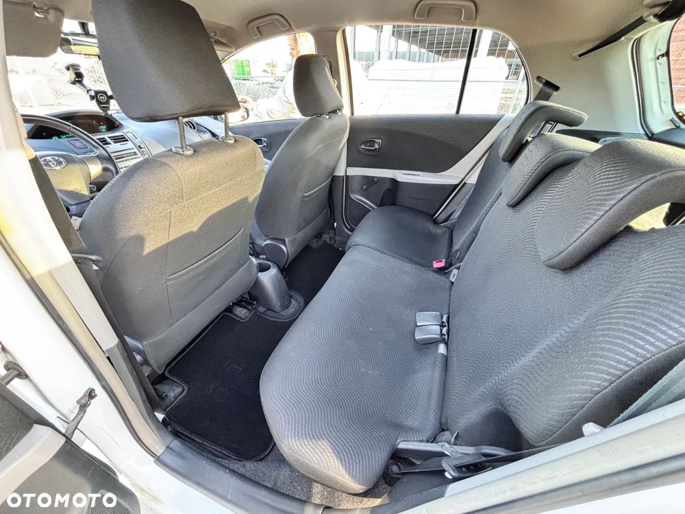 Toyota Yaris - 11