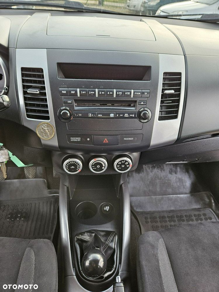 Mitsubishi Outlander - 17