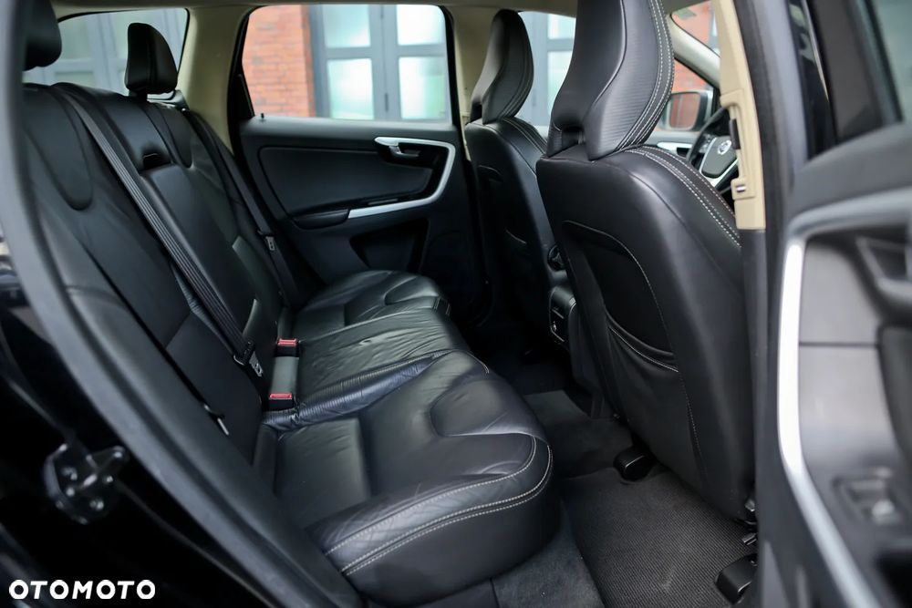 Volvo XC 60 DRIVe R Design - 27