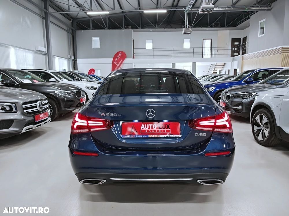 Mercedes-Benz A 250 e Sedan 8G-DCT - 6