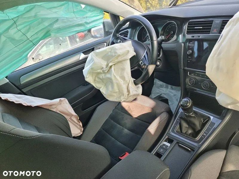 Volkswagen Golf - 21