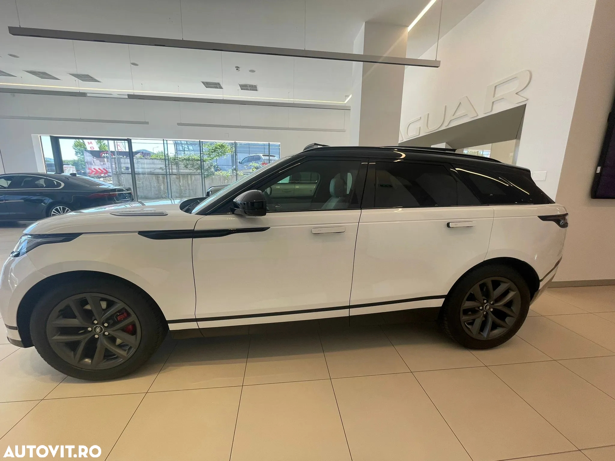Land Rover Range Rover Velar R-Dynamic 2.0 P250 SE - 4
