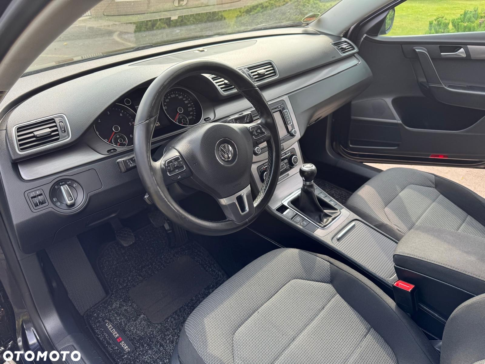 Volkswagen Passat 2.0 TDI Comfortline - 12