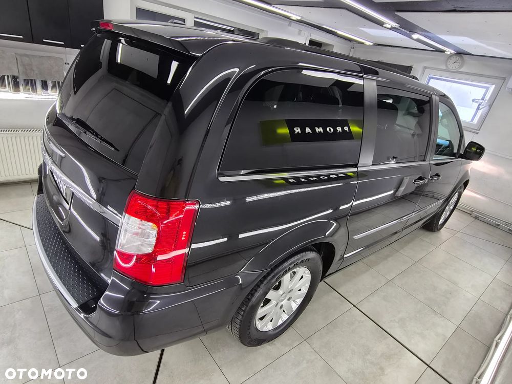 Chrysler Town & Country 2015 photo 4