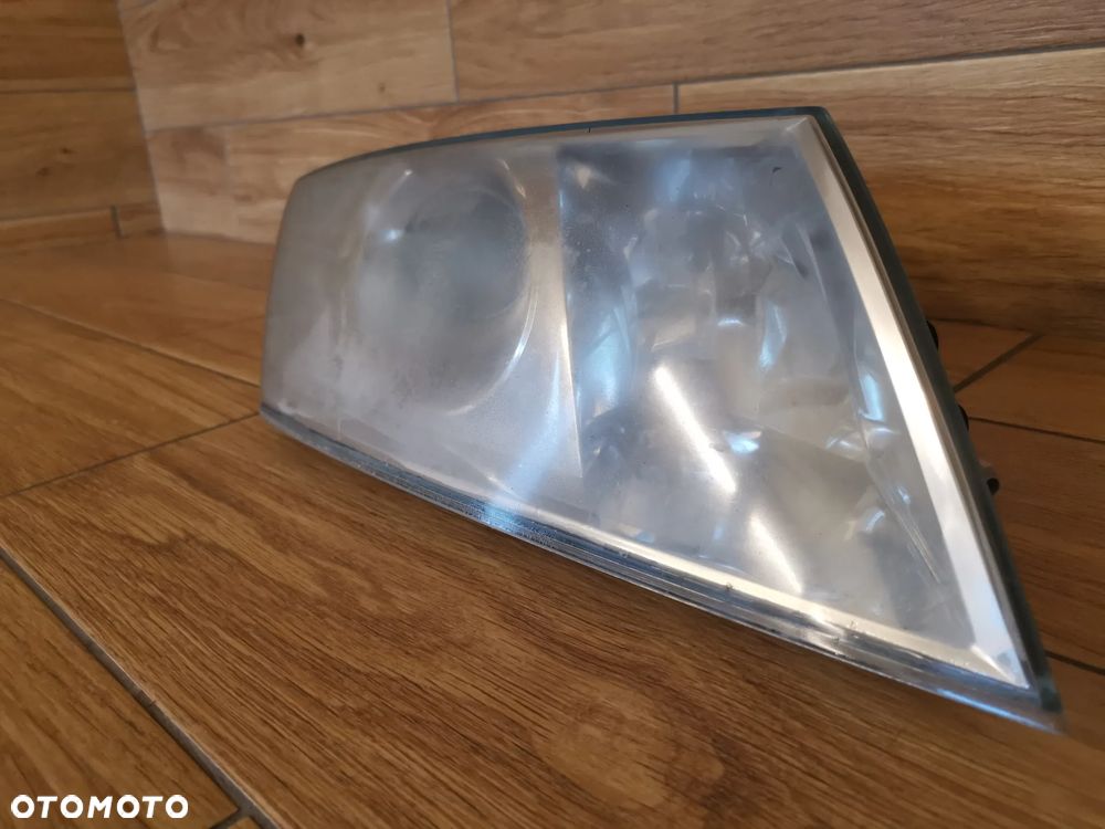 Lampa Prawy Przód  Skoda Octavia II - 2