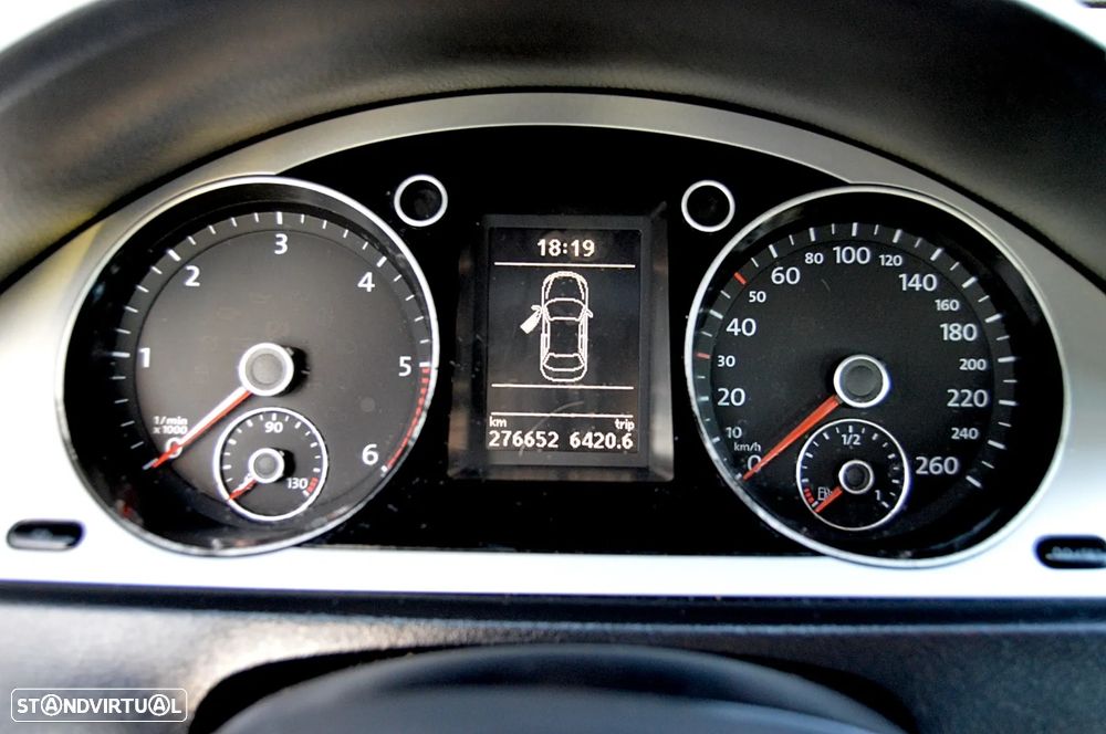 VW Passat 2.0 TDI Trendline BlueMotion - 17